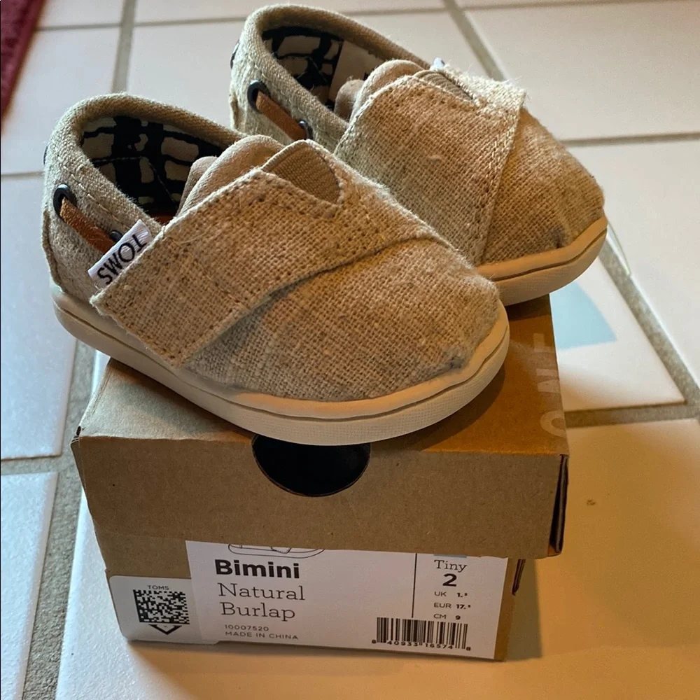 Toms Tan Moccasins kids shoes NWT
